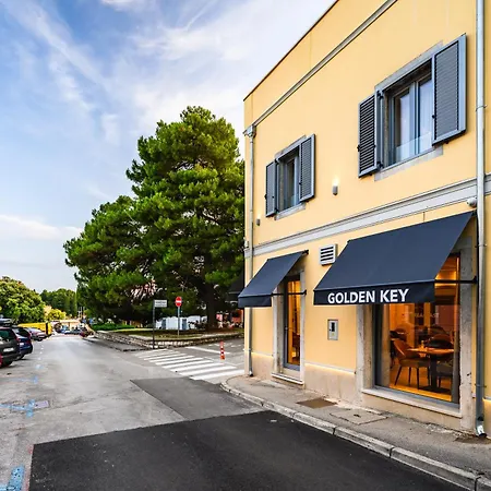 Boutique Golden Key - - 4*